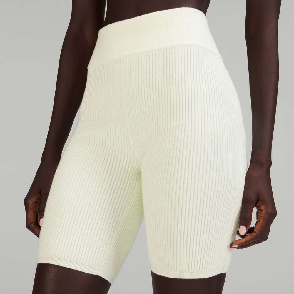 Size 6 Lululemon Ribbed Knit High-Rise Short 8"
